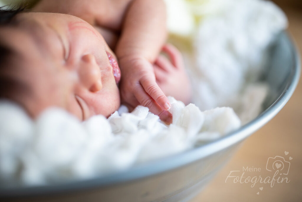 Babyfoto in Wanne