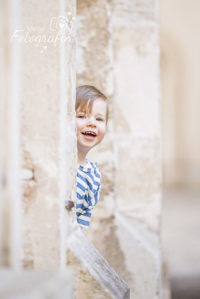Kinderfoto beim beiger Wand